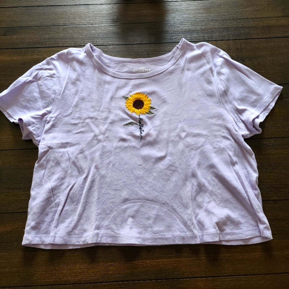 Hollister Baby Tee Lavender w/Sunflower